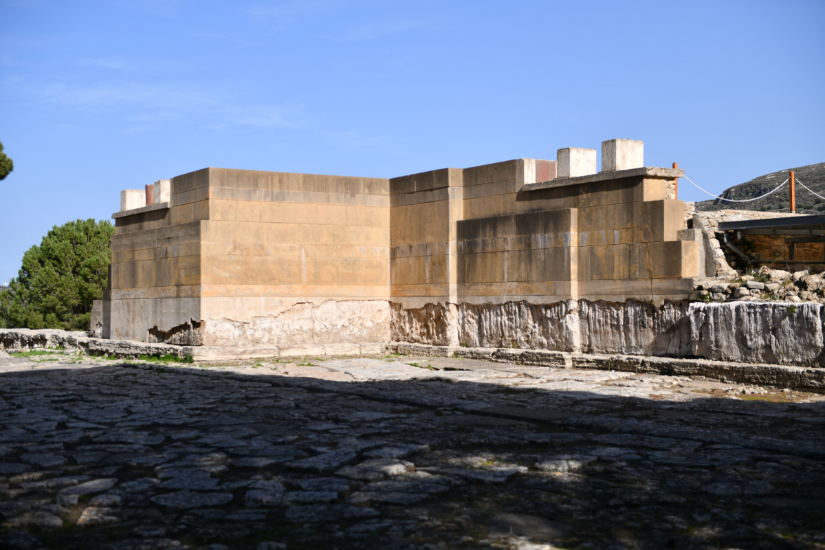Beton bloklarla tamamlanan duvarlar