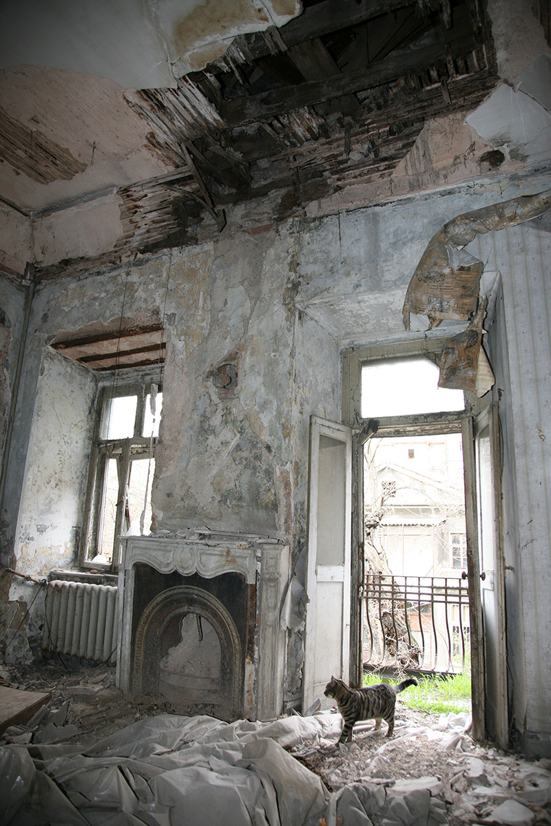 Restorasyon Öncesi, İç Mekân